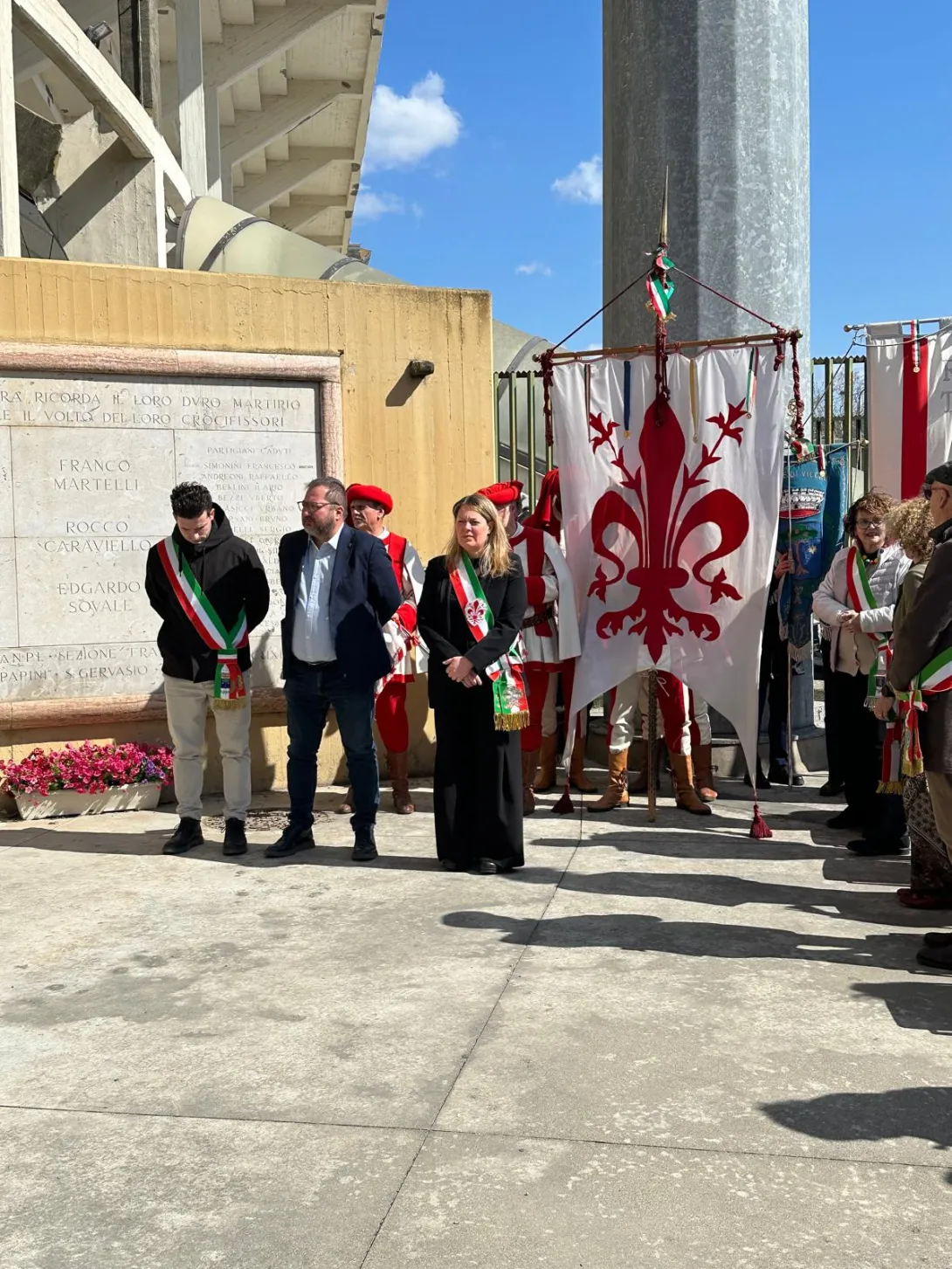 L'assessora Albanese al sacrario che ricorda i cinque giovani fucilati a Campo di Marte