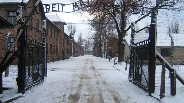 auschwixx.jpg auschwixx.jpg