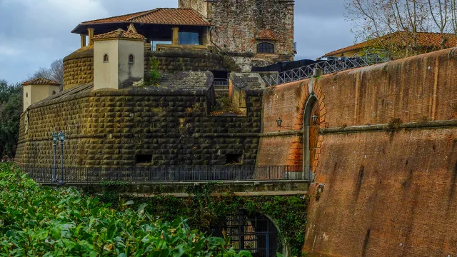 Torre di Porta Faenza dentro la Fortezza.jpg