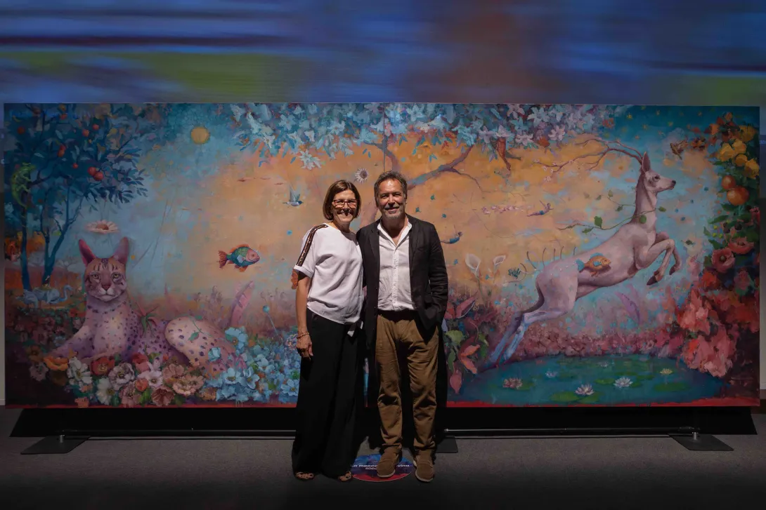 la vicesindaca e l'artista alla mostra