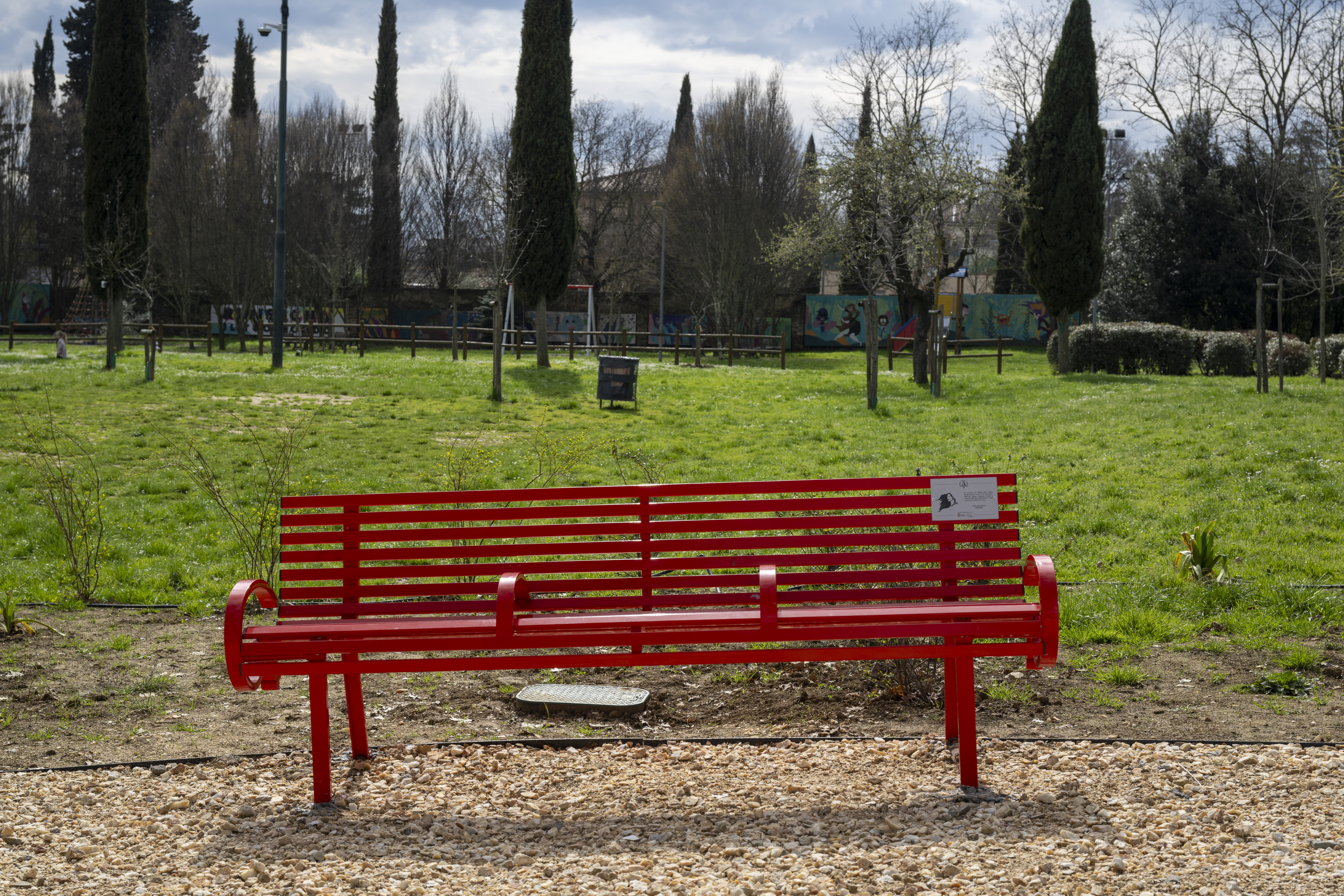 Panchina rossa all'area Pettini Burresi Panchina rossa all'area Pettini Burresi