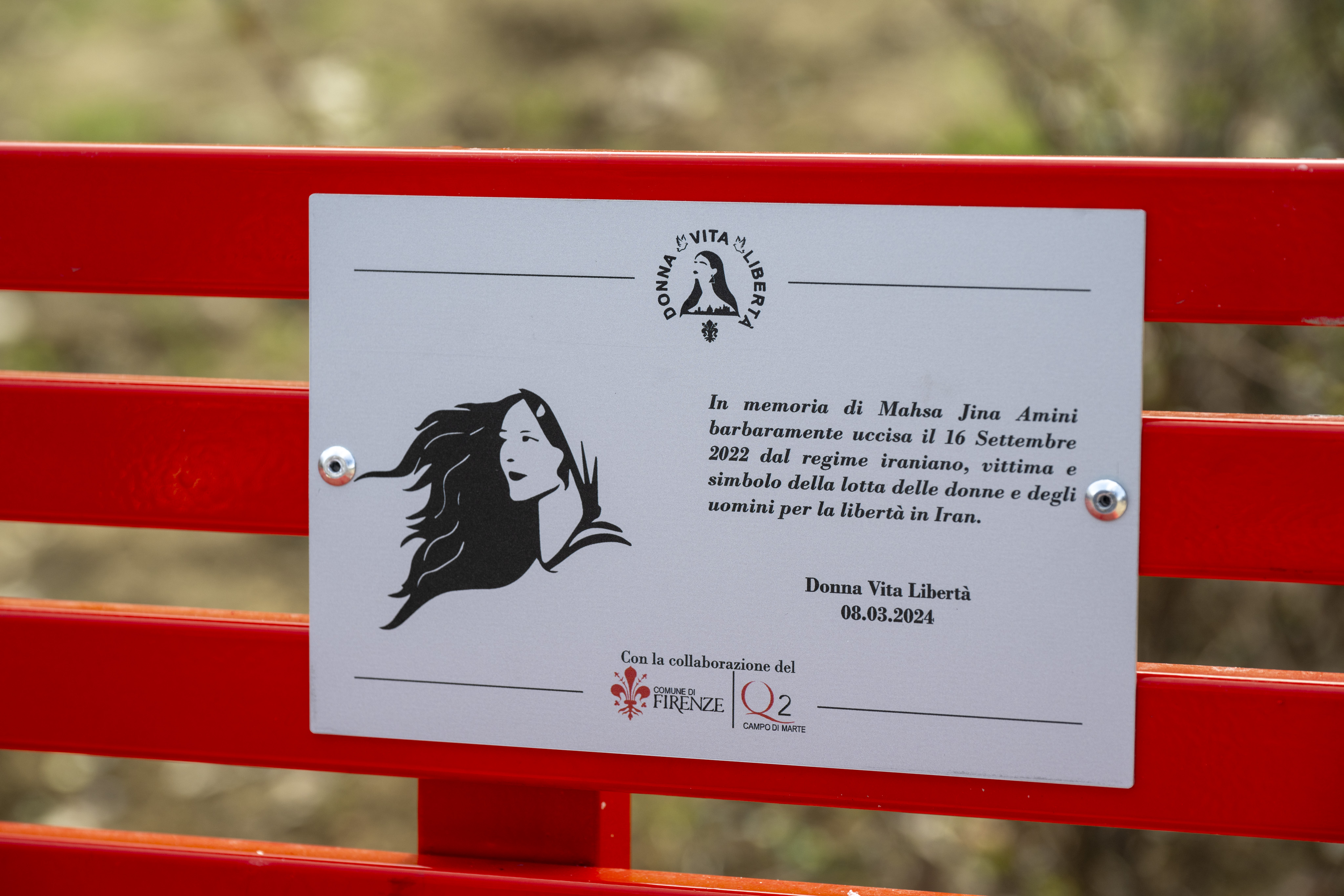 Panchina rossa all'area Pettini Burresi Panchina rossa all'area Pettini Burresi