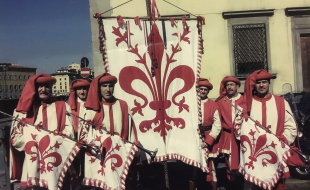 Foto Gonfalone- Comune di Firenze (Italia) Archivio Franco Mariani (2)_2.JPG