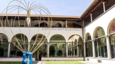 Installazione nel chiostro (fonte immagine Il Reporter)
