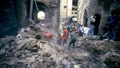 I primi interventi di soccorso dopo l'attentato