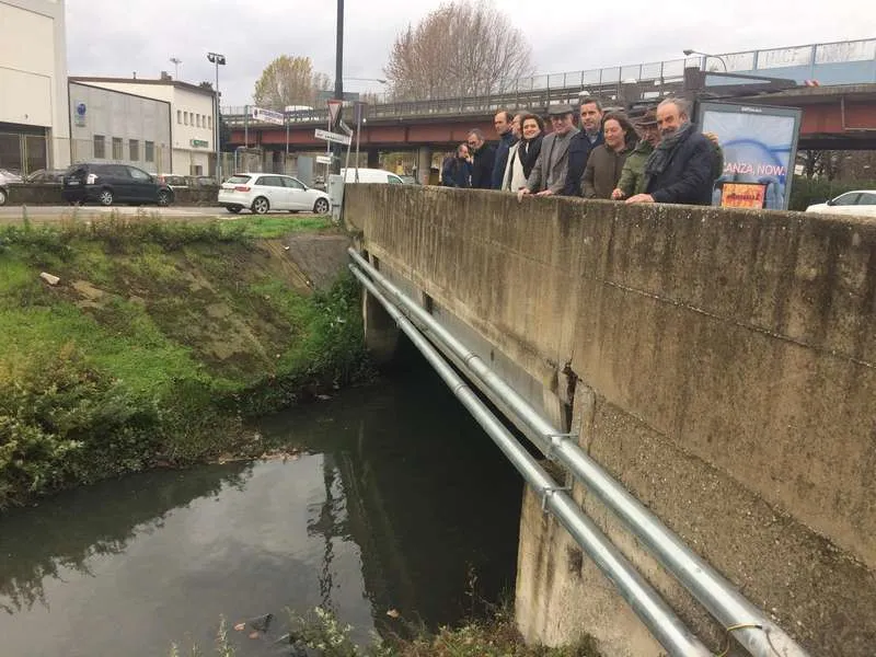 cm_obj_32700.jpg cm_obj_32700.jpg