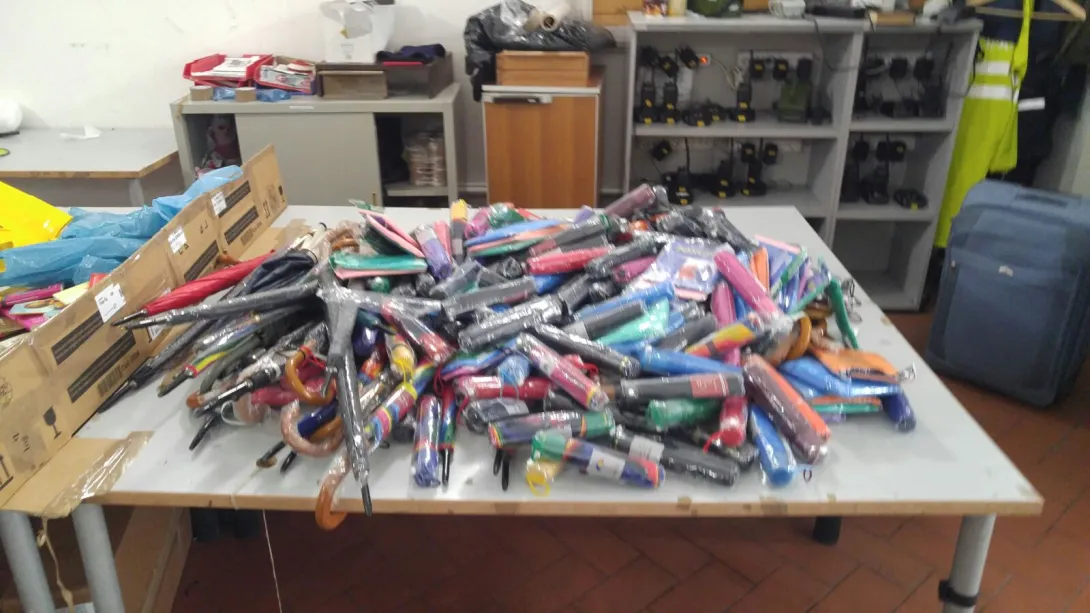 ombrelli sequestrati 01-02.jpeg