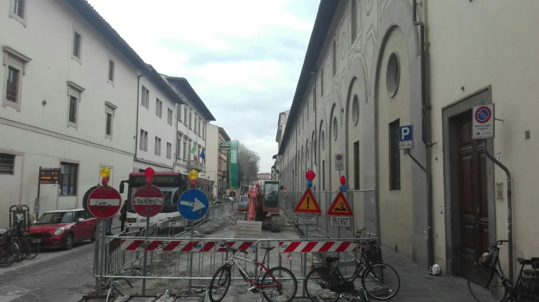 lavori fermi in via della Colonna lavori fermi in via della Colonna