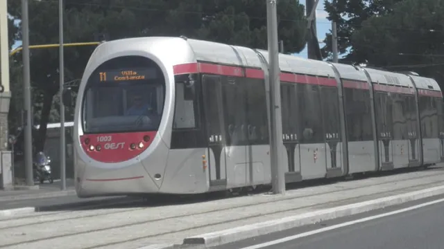 1024px-Tram_firenze.jpg