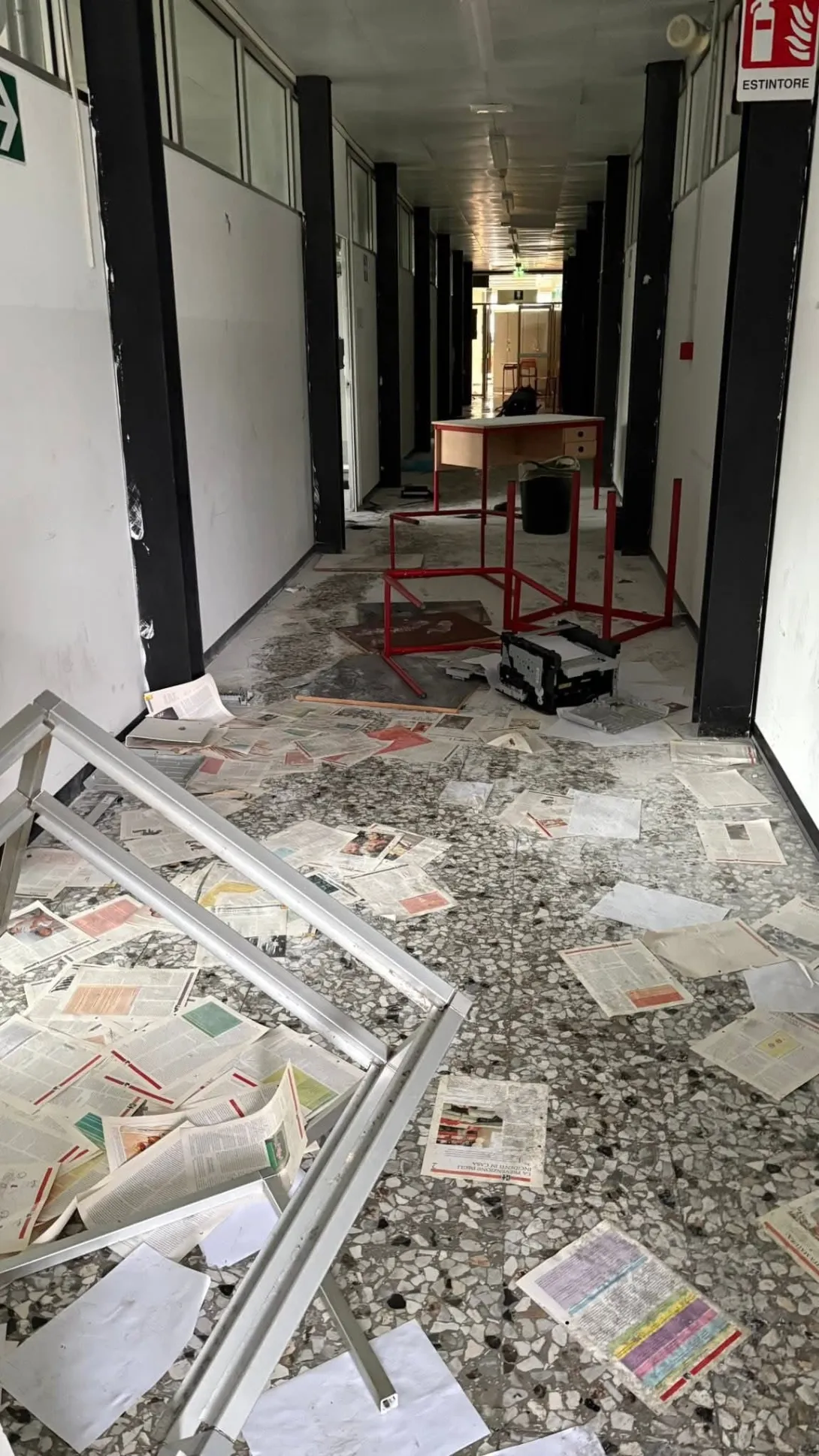 Danni all'istituto Meucci