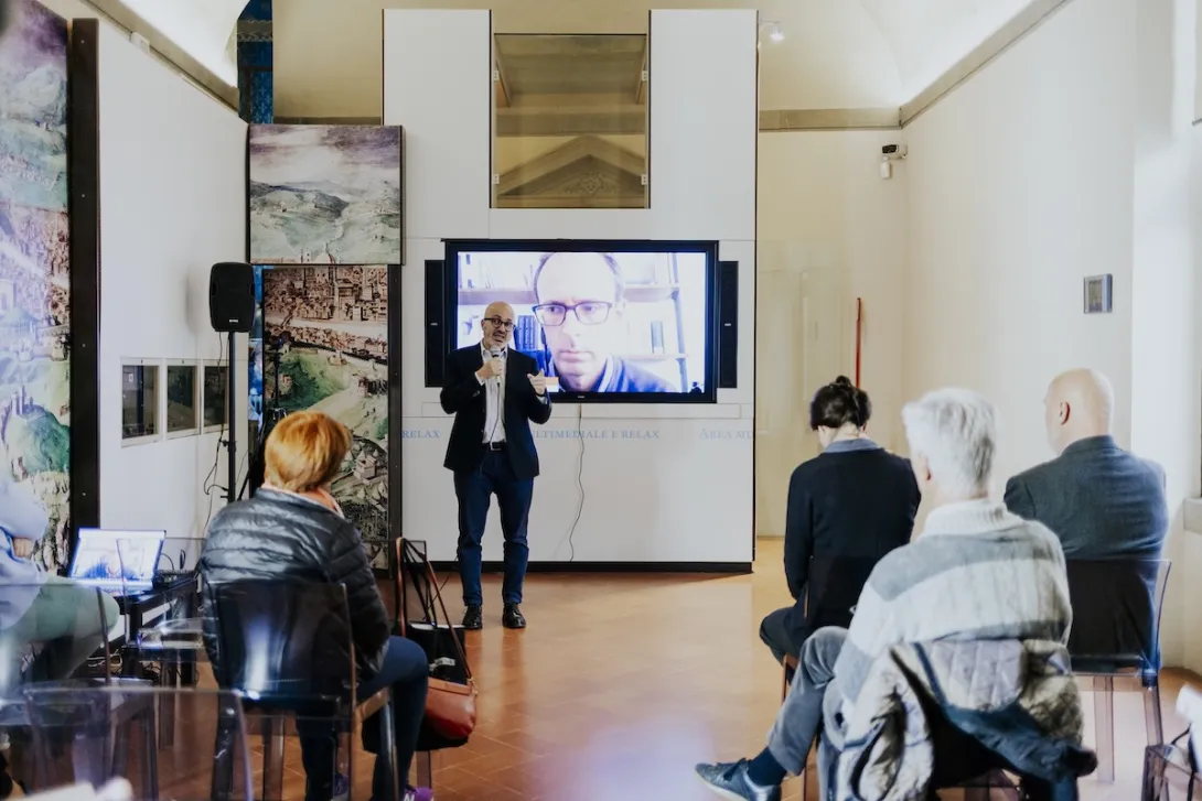 L'assessore Bettarini e il curatore della mostra Lorenzo Tanzini