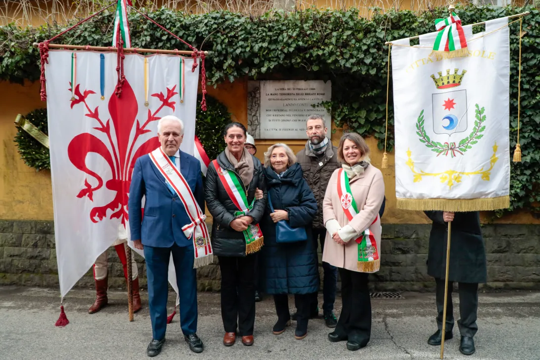 L'assessora Albanese alla commemorazione di Lando Conti con il presidente Giani, la sindaca di Fiesole Scaletti e i familiari di Lando Conti