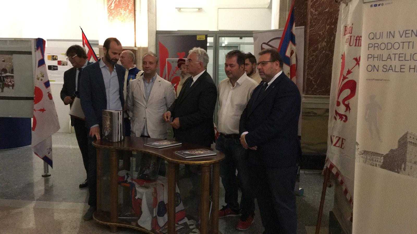 Francobollo e annullo filatelico per i Bandierai degli Uffizi Francobollo e annullo filatelico per i Bandierai degli Uffizi