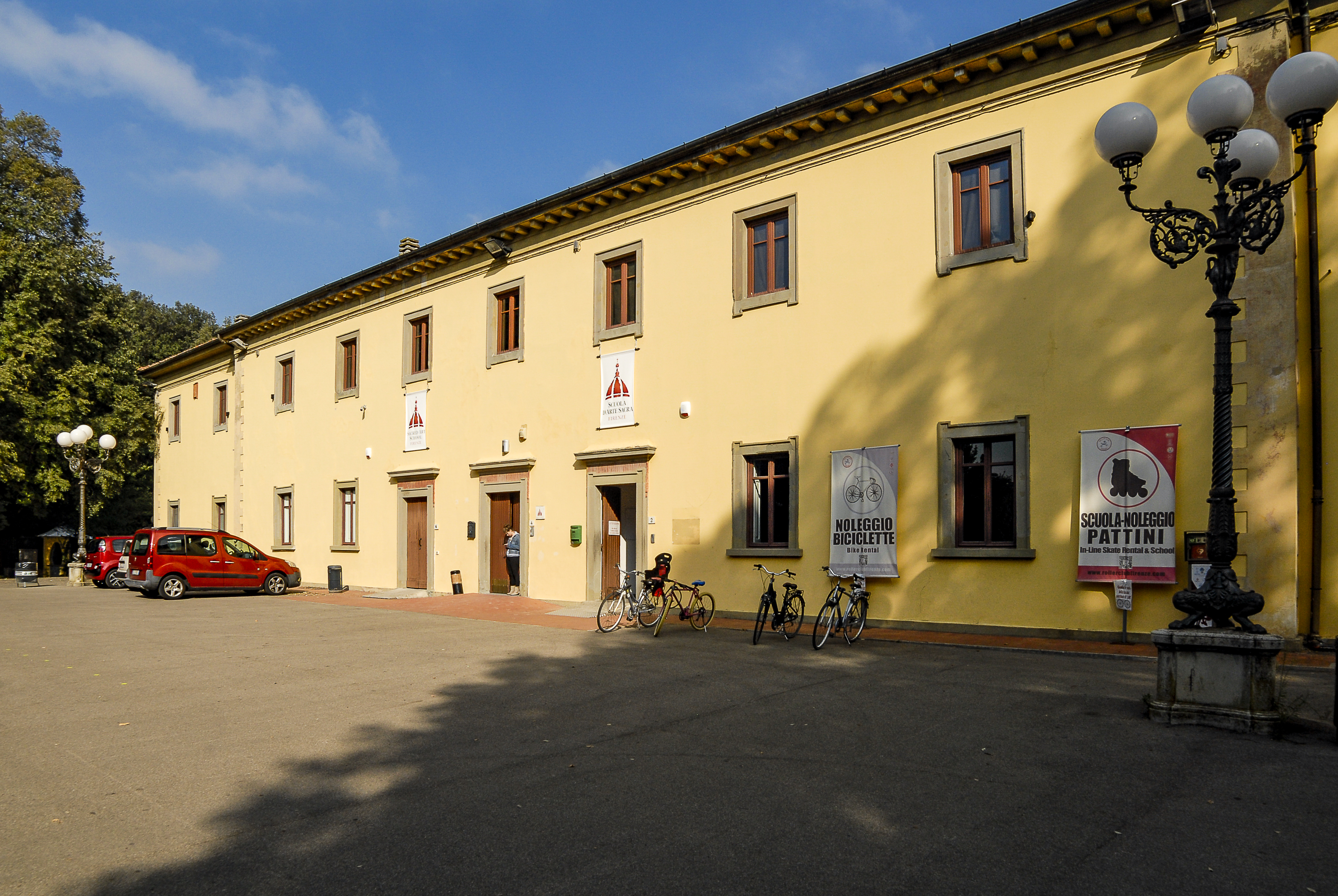Pavoniere Pavoniere