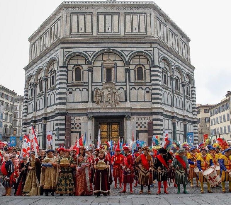 l'arrivo dei magi in piazza Duomo l'arrivo dei magi in piazza Duomo