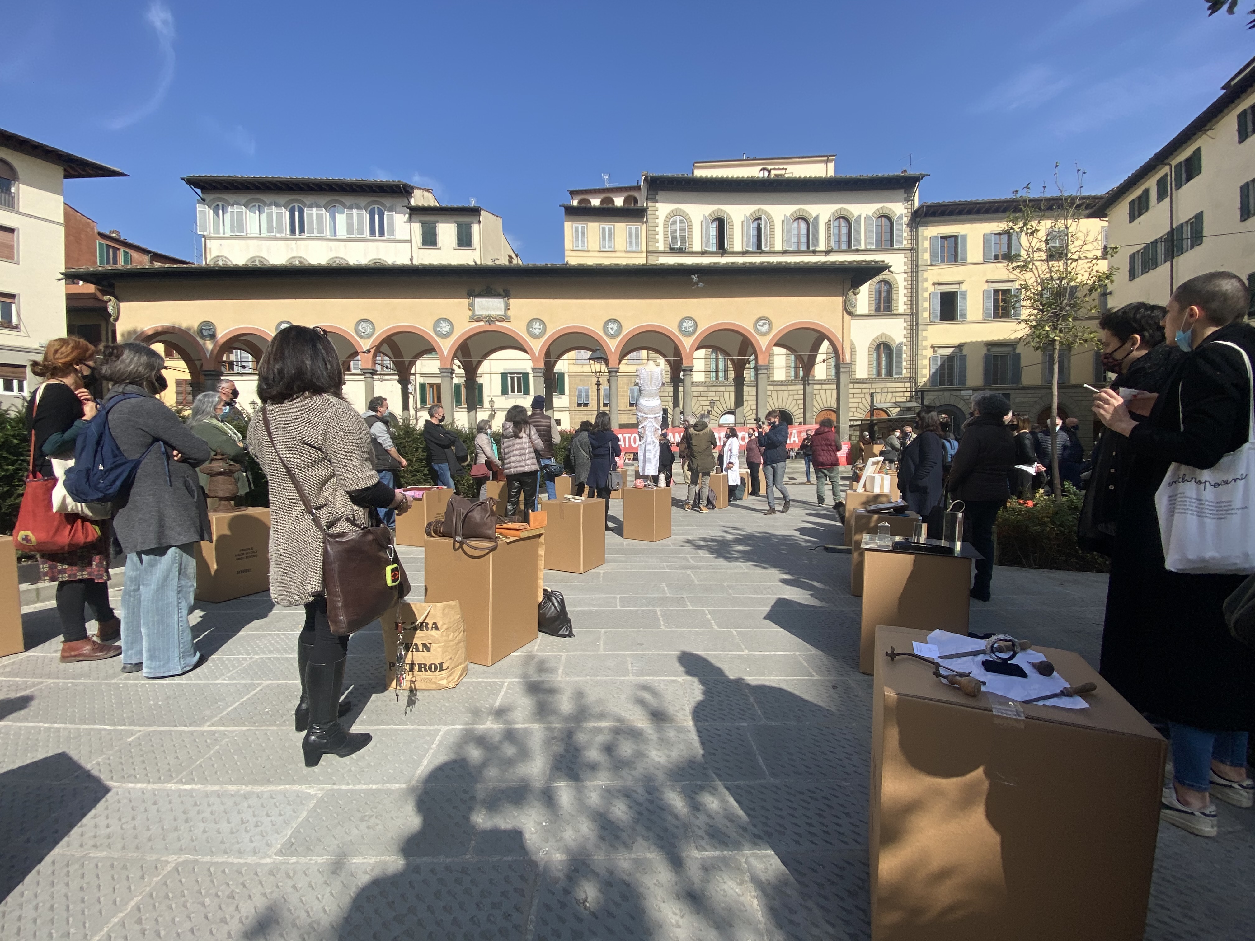 Artigianato artistico in piazza dei Ciompi Artigianato artistico in piazza dei Ciompi