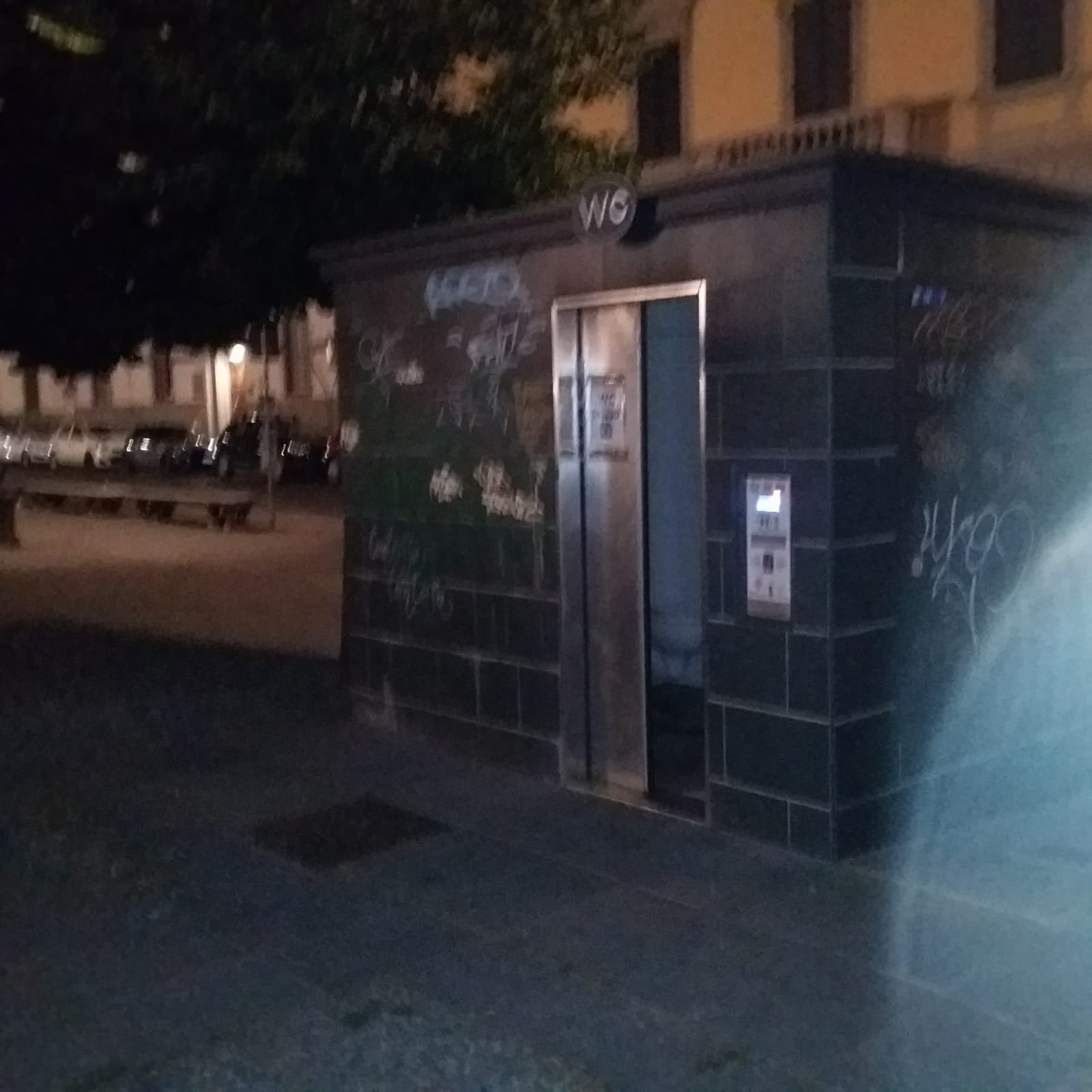 Bagno in piazza Indipendenza Bagno in piazza Indipendenza