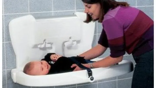 Masa-pentru-schimbat-scutece-orizonatala-Babyminder_571711_1244487395.jpg