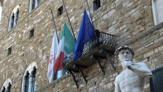 Bandiere a mezz'asta a Palazzo Vecchio