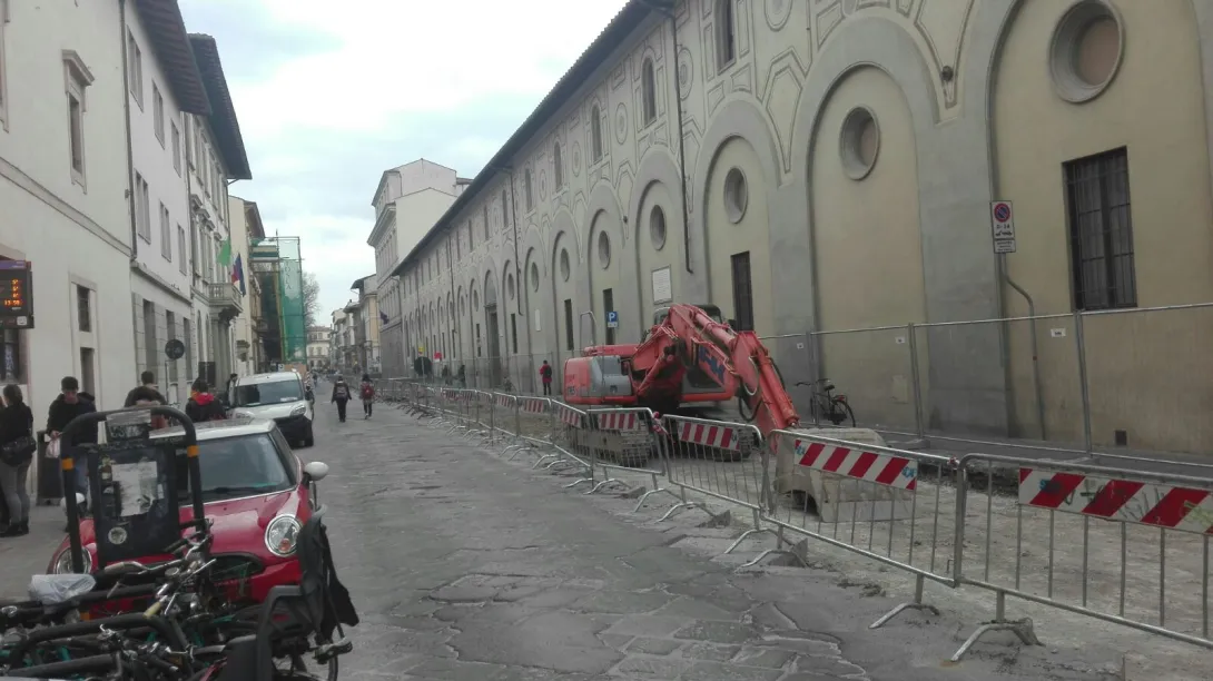 lavori fermi in via della Colonna