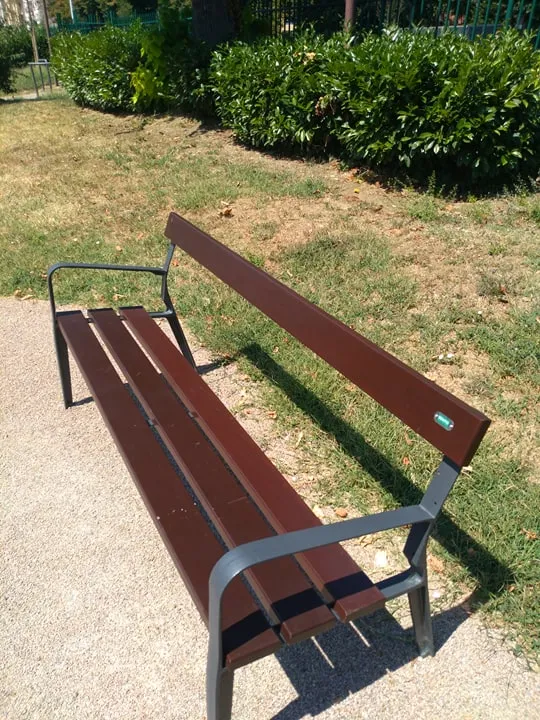 Panchina vandalizzata
