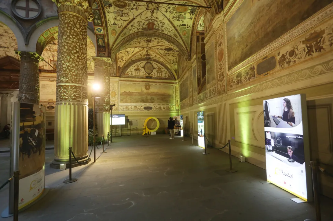 mostra cortile2.jpeg mostra cortile2.jpeg