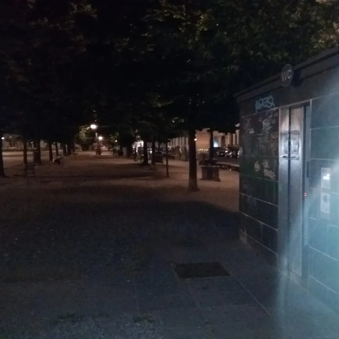 Bagno in piazza Indipendenza