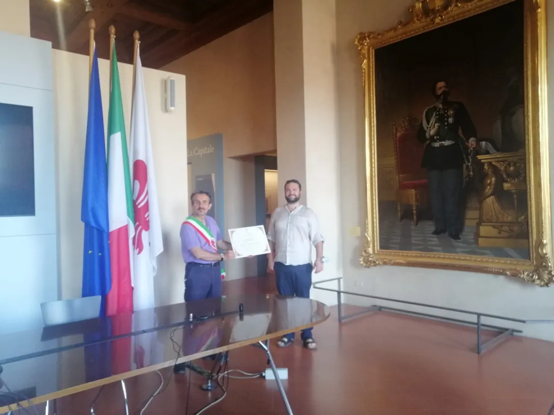 Consegnata pergamena per la tesi di laurea in onore di David Solazzo