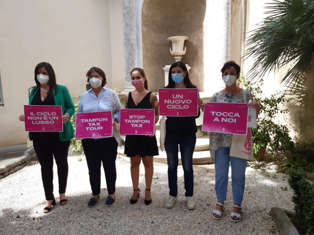 Tampon Tax Tour in Regione