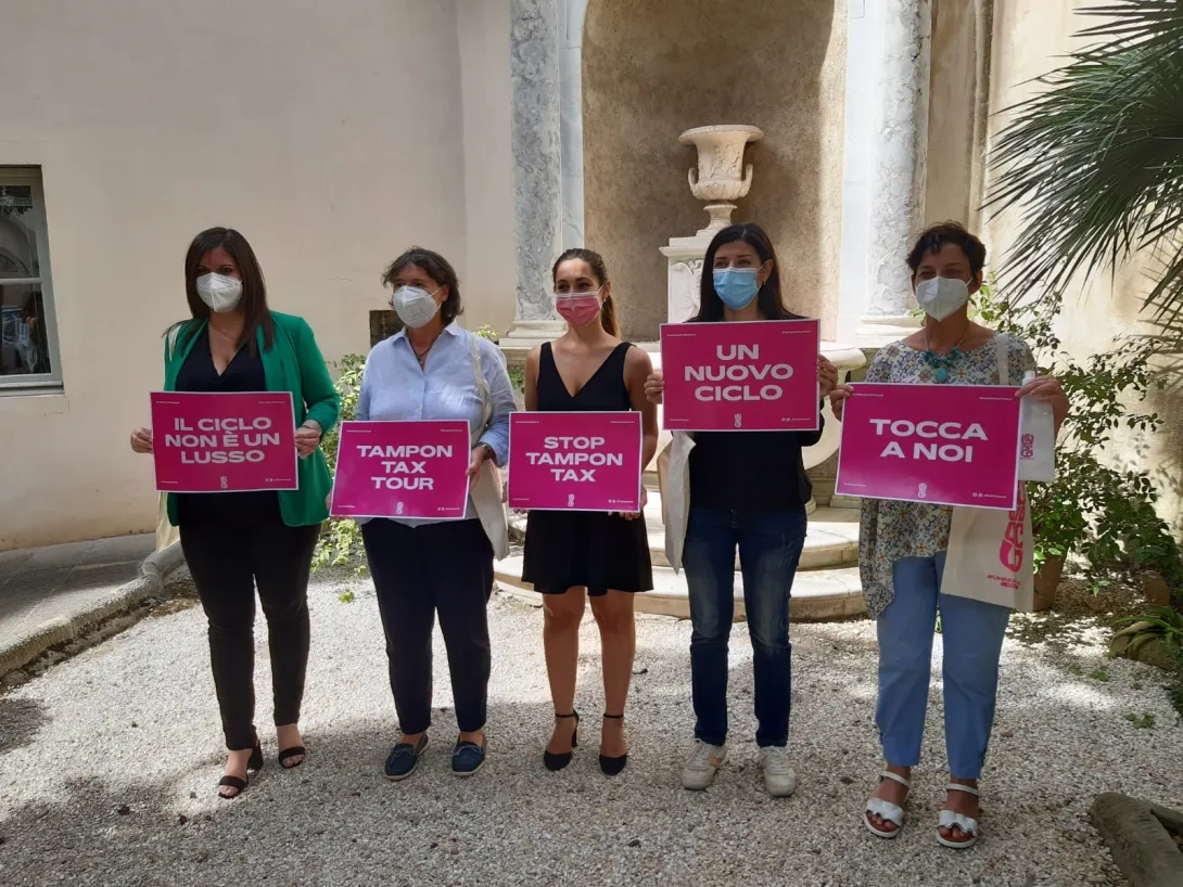 Tampon Tax Tour in Regione