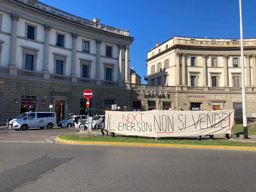 Manifestazione per nExT Emerson