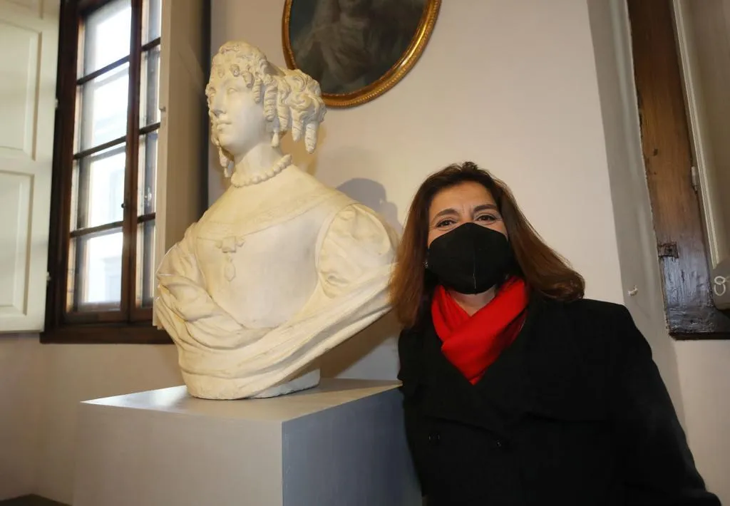 Busto2.jpeg Busto2.jpeg