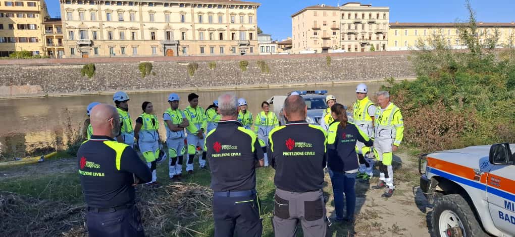 Esercitazione sull'uso delle idrovore: la Protezione Civile e i volontari in prima linea