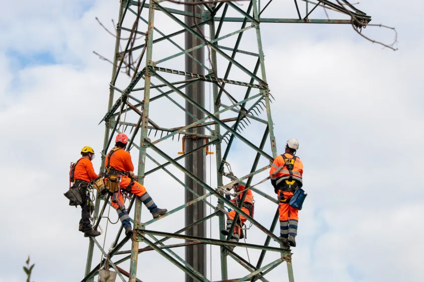 Lo smontaggio del traliccio