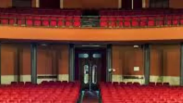 Teatro Puccini.jpg Teatro Puccini.jpg