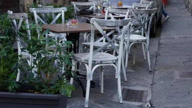 sedie tavolini.jpg