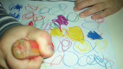 manina che scrive