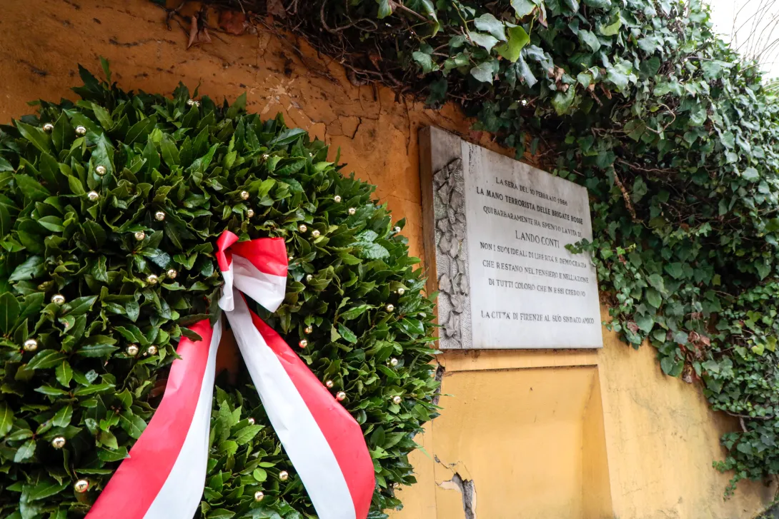 La lapide che ricorda Lando Conti