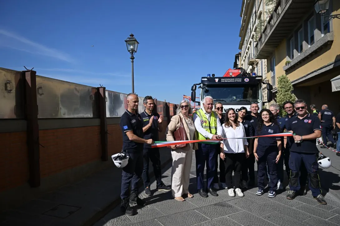 panconi modulari sul lungarno Acciaiuoli