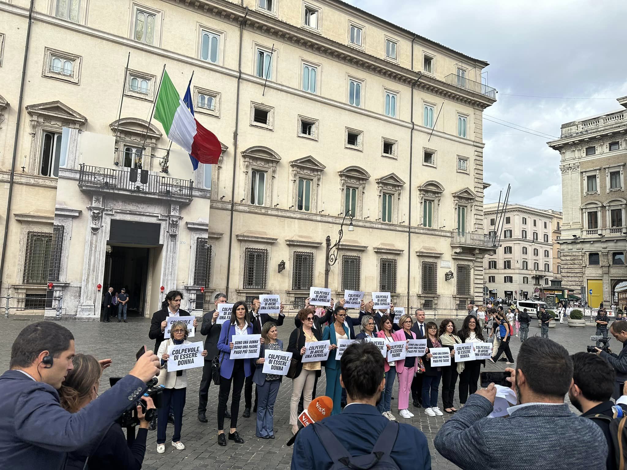 No all'aumento della Tampon tax No all'aumento della Tampon tax