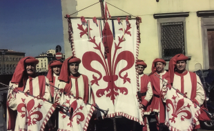 Foto Gonfalone- Comune di Firenze (Italia) Archivio Franco Mariani (2)_2.JPG