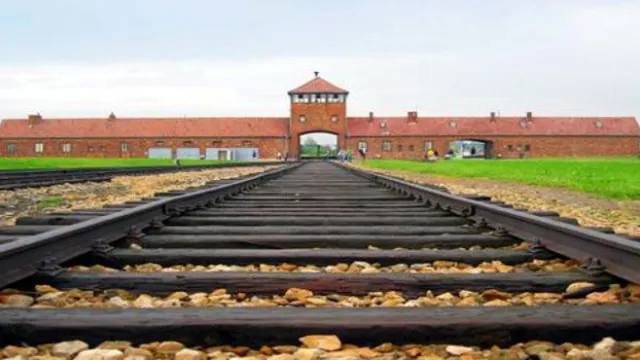 treno della memoria.jpg