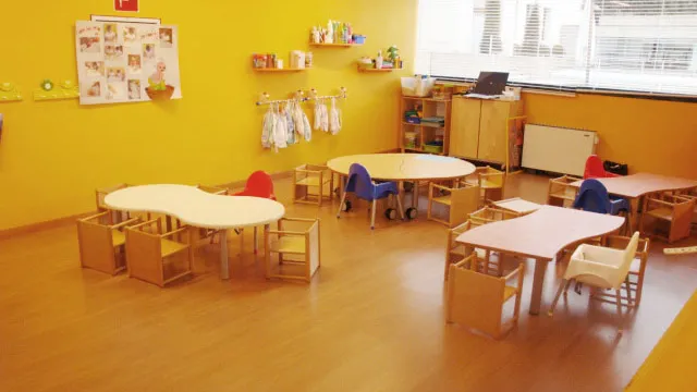 foto di stanza di un asilo nido