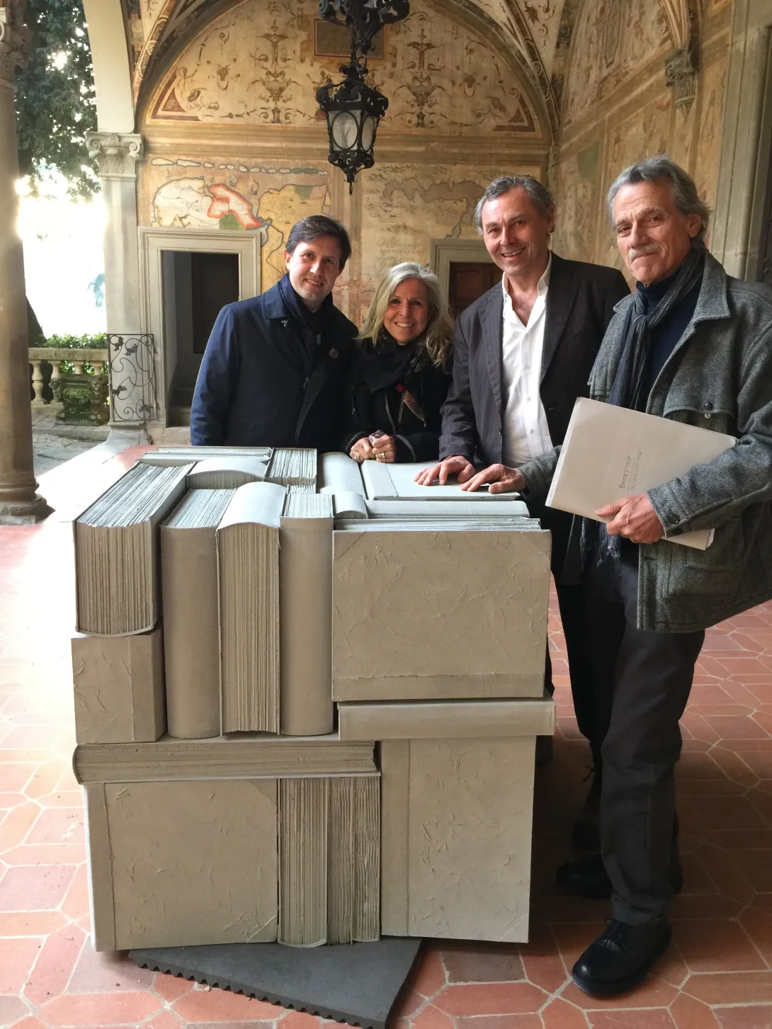 Sindaco Nardella con Ad Giunti Montanarini e artisti.jpg