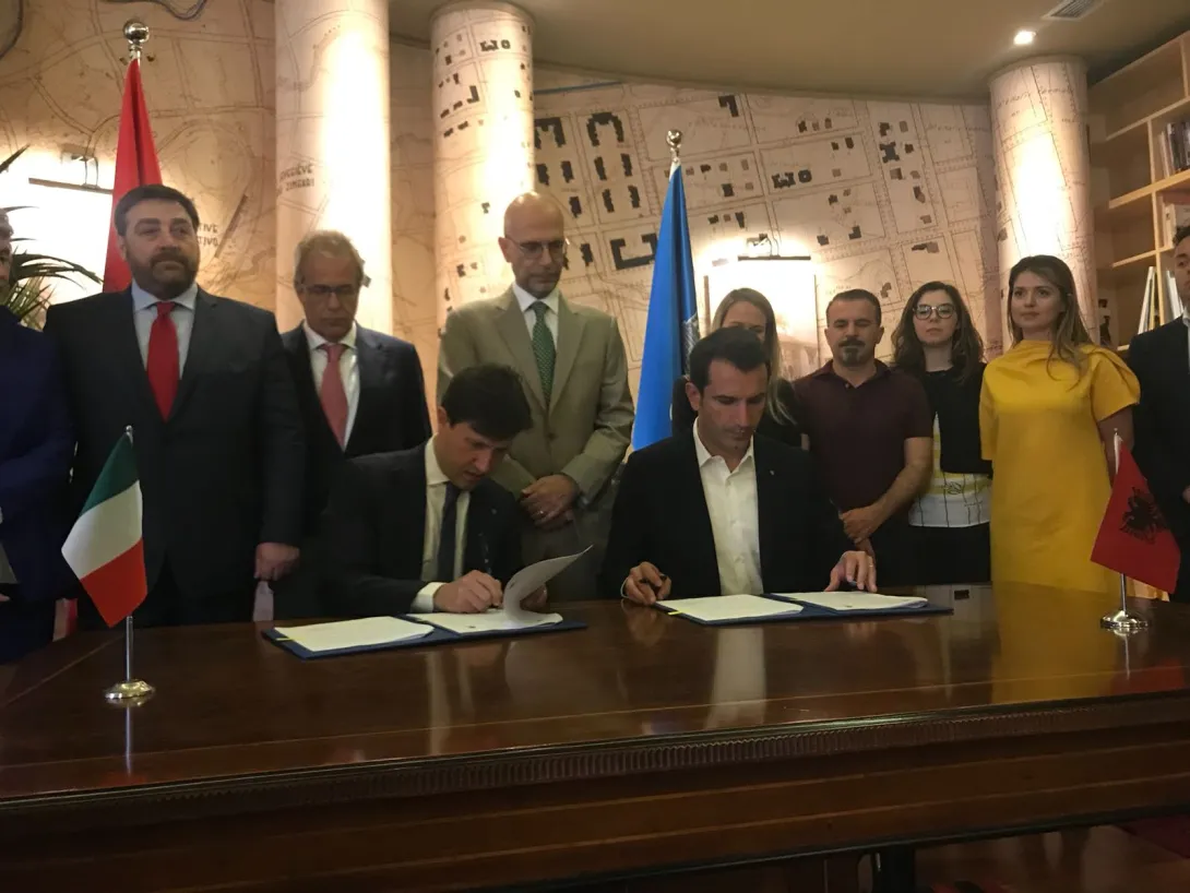 La firma dell'accordo IMG-20180503-WA0017.jpg