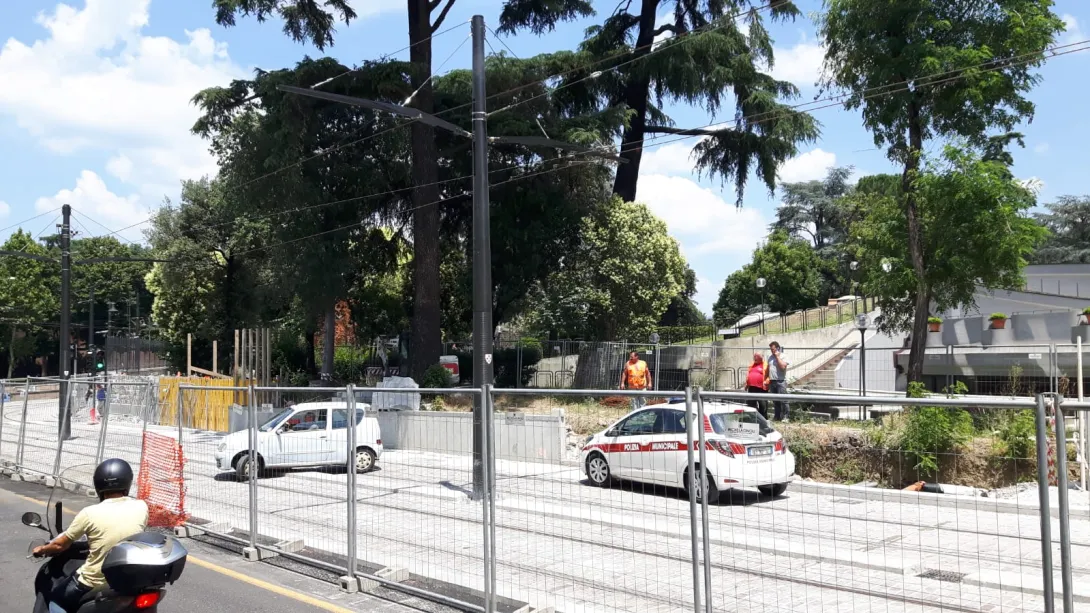auto su binari.jpeg