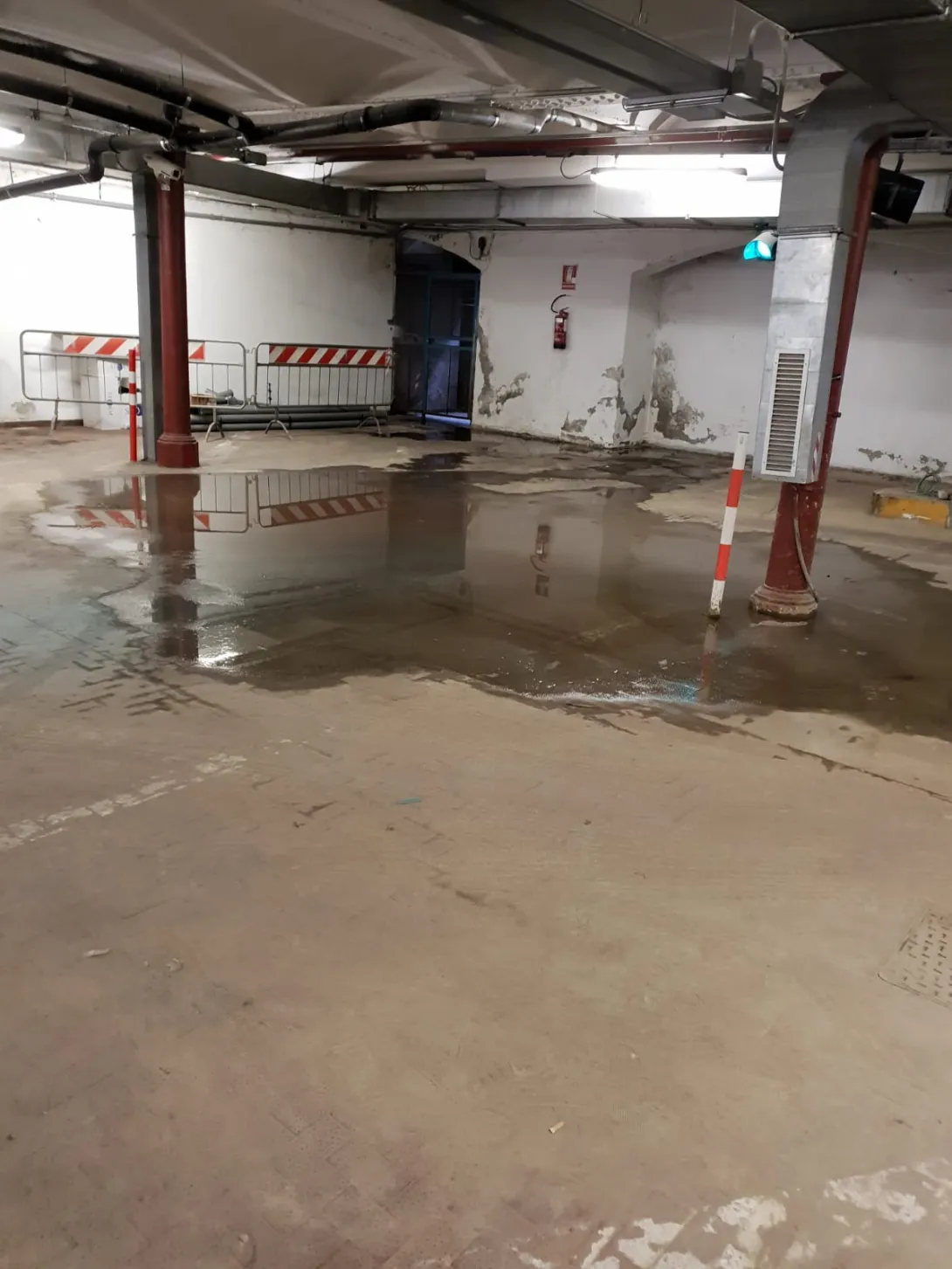 Cattivi odori dal parcheggio del mercato di San Lorenzo Cattivi odori dal parcheggio del mercato di San Lorenzo