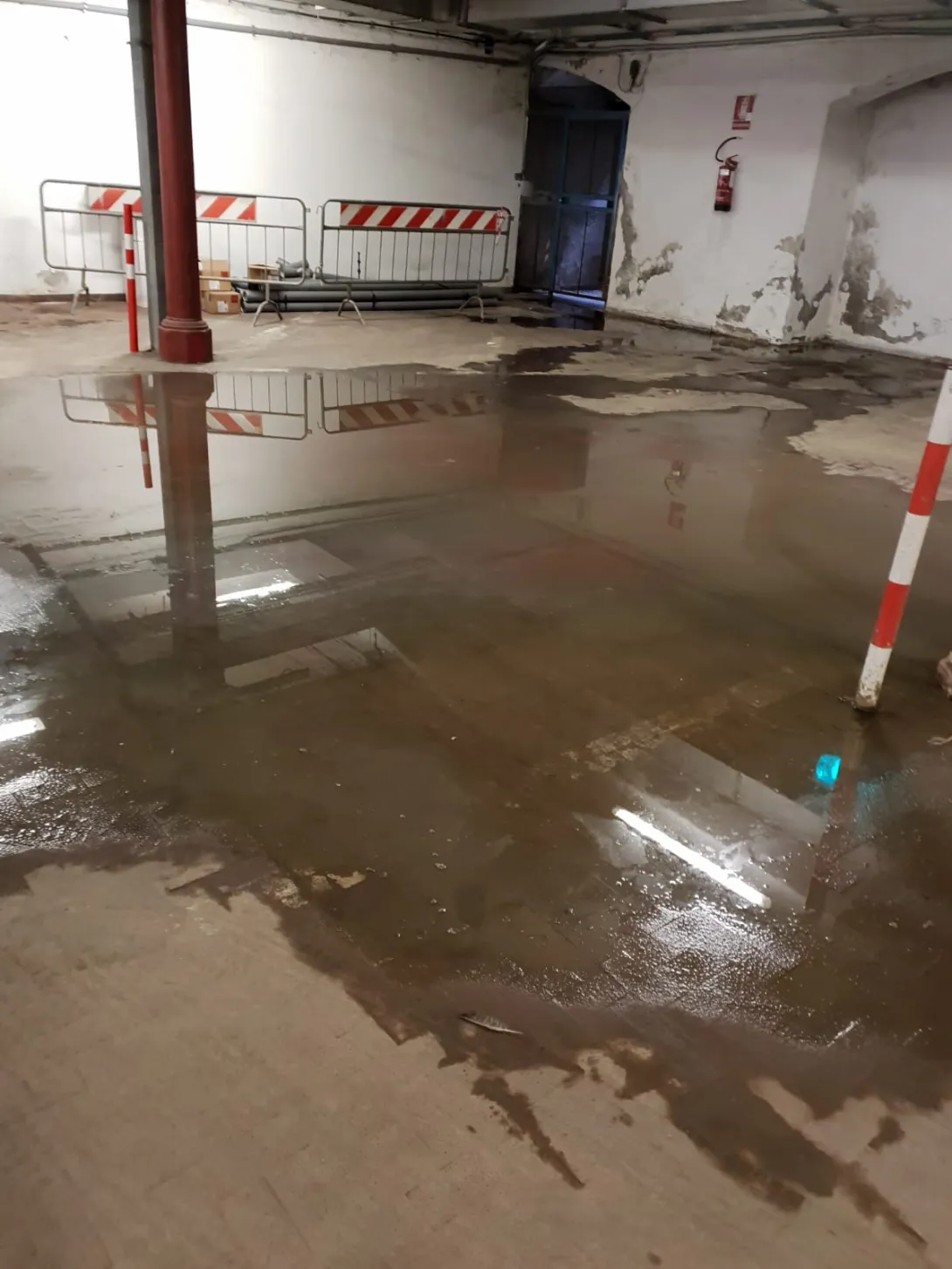 Cattivi odori dal parcheggio del mercato di San Lorenzo Cattivi odori dal parcheggio del mercato di San Lorenzo