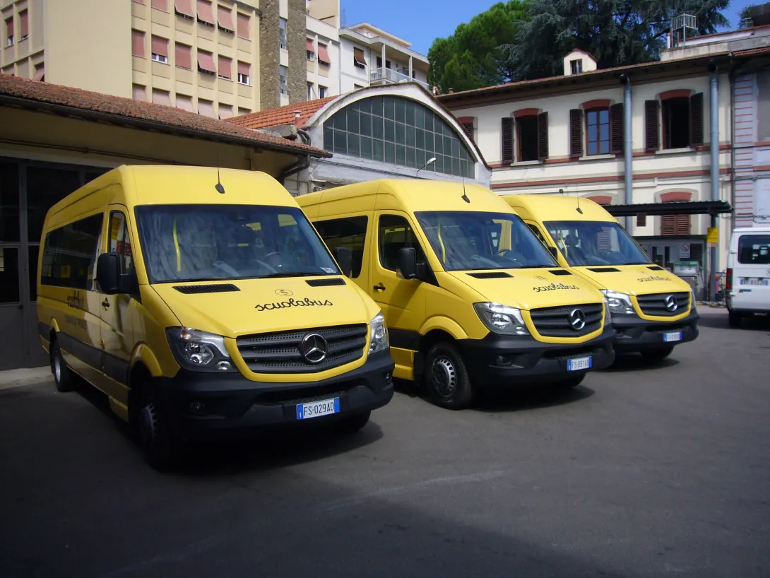 scuolabus.JPG scuolabus.JPG