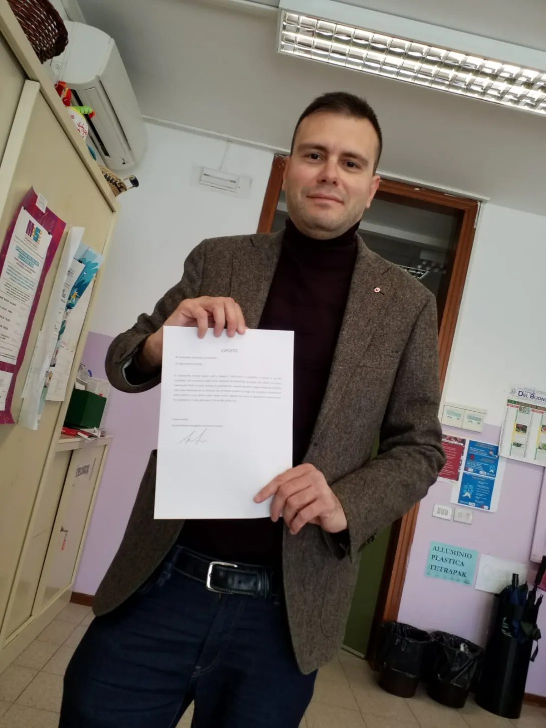 b4db30fb-9b25-4988-aaad-bb12d6f3ce12.jpg b4db30fb-9b25-4988-aaad-bb12d6f3ce12.jpg
